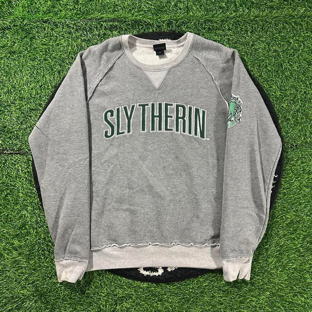Vintage 2000s Grey Harry Potter Slytherin Sweater - M; 21x28 (Width/Length)